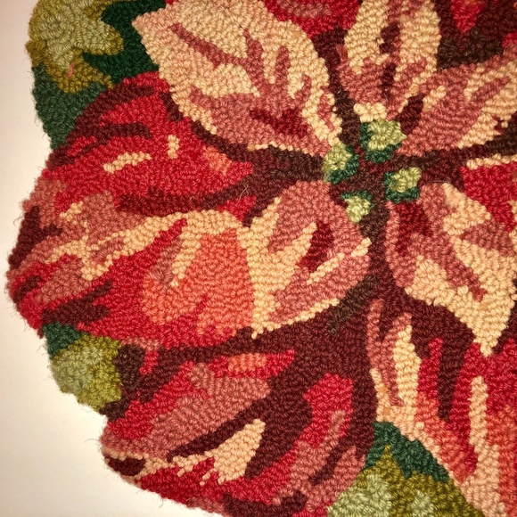 NWT Red Poinsettia 123 Creations C675-15rd 100% Wool Hand Hooked Chair Pad - Picture 8 of 11